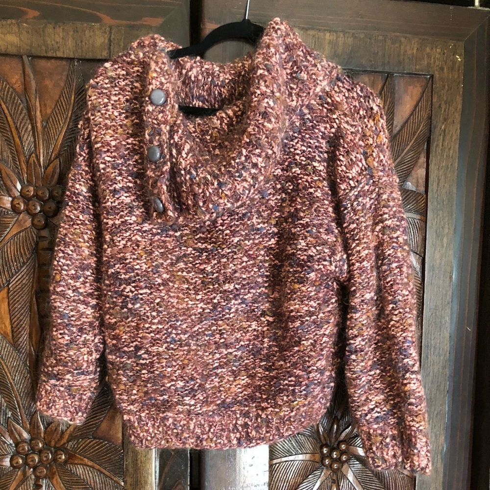 Vintage handmade sweater 
🔶lots of details
🔶beautiful piece